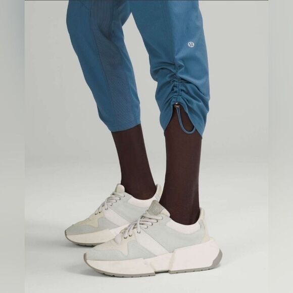 Lululemon Dance Studio Mid-Rise Crop 25"Soft Denim 4 - Picture 3 of 10